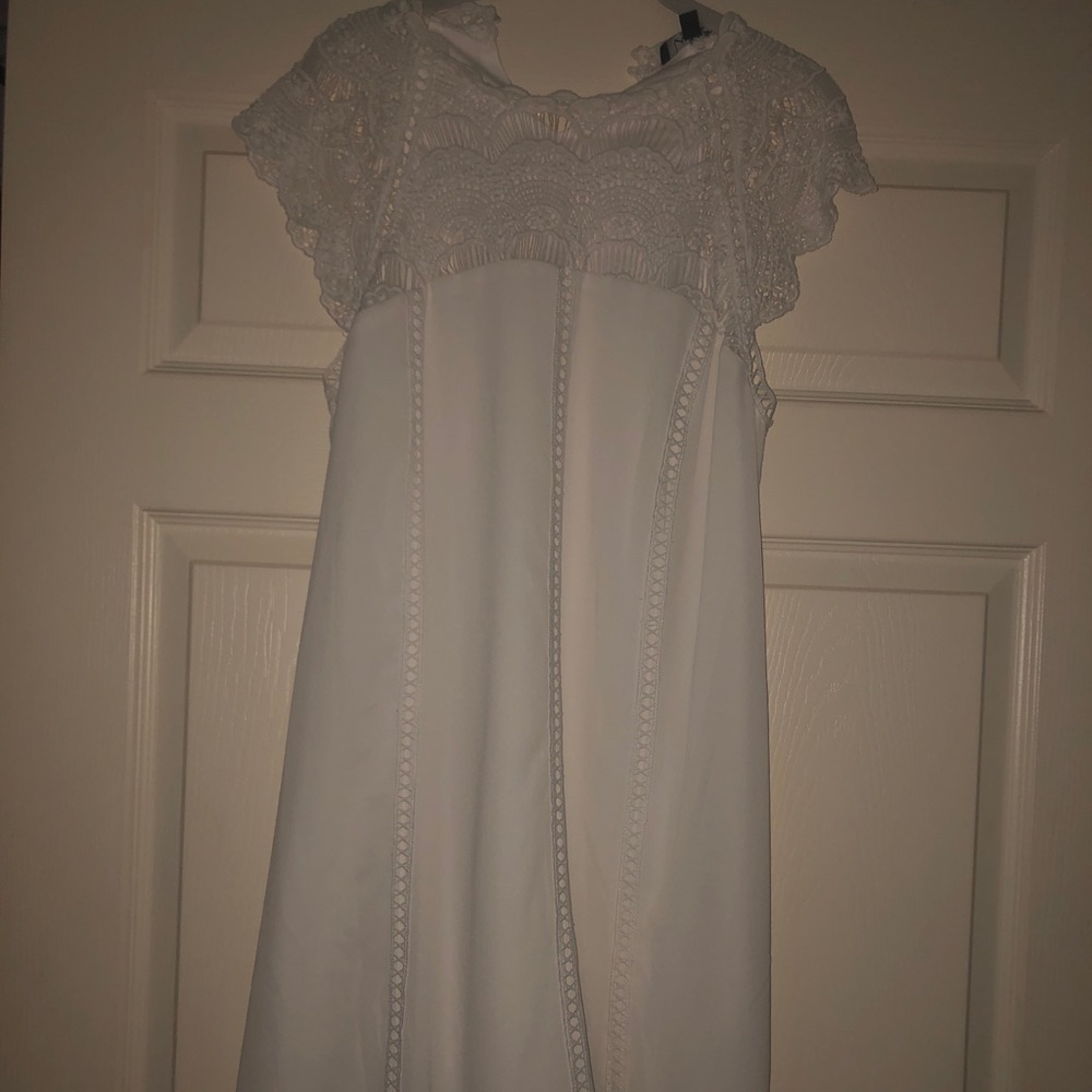 Lulu’s white dress